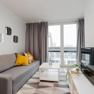 https://shortstaypoland-grzybowska-b73.warsawhotelspoland.com